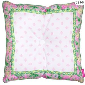 Brand New Lilly Pulitzer Outdoor 20” Pillow Via Amore Spritzer